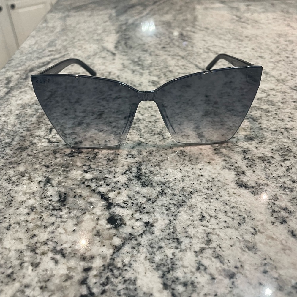 Reflective sunglasses - Picture 4 of 6